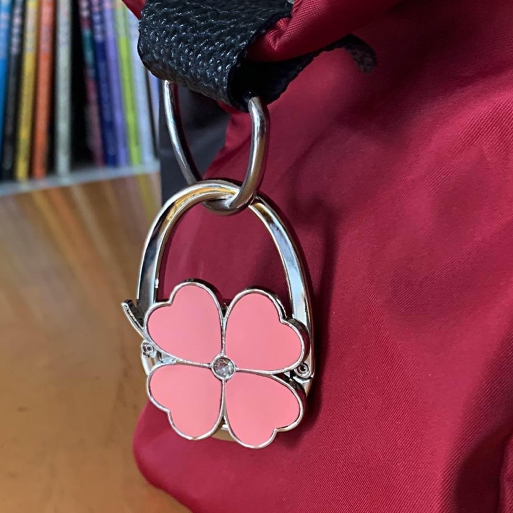 🌸NEW Purse Hook Bag Charm Table Hanger Pink Foldable Cute Flower Shape 🛍️